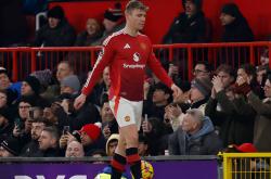 开云体育app-曼联客场惨败，遭遇意外的失利