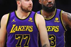 开云下载-湖人队主场大胜凯尔特人，实现逆袭