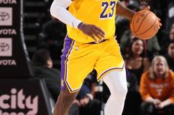 开云体育入口-开拓者令发哥崩溃，詹姆斯包揽29分