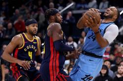 开云官网-雷霆客场不敌勇士，迎来败仗