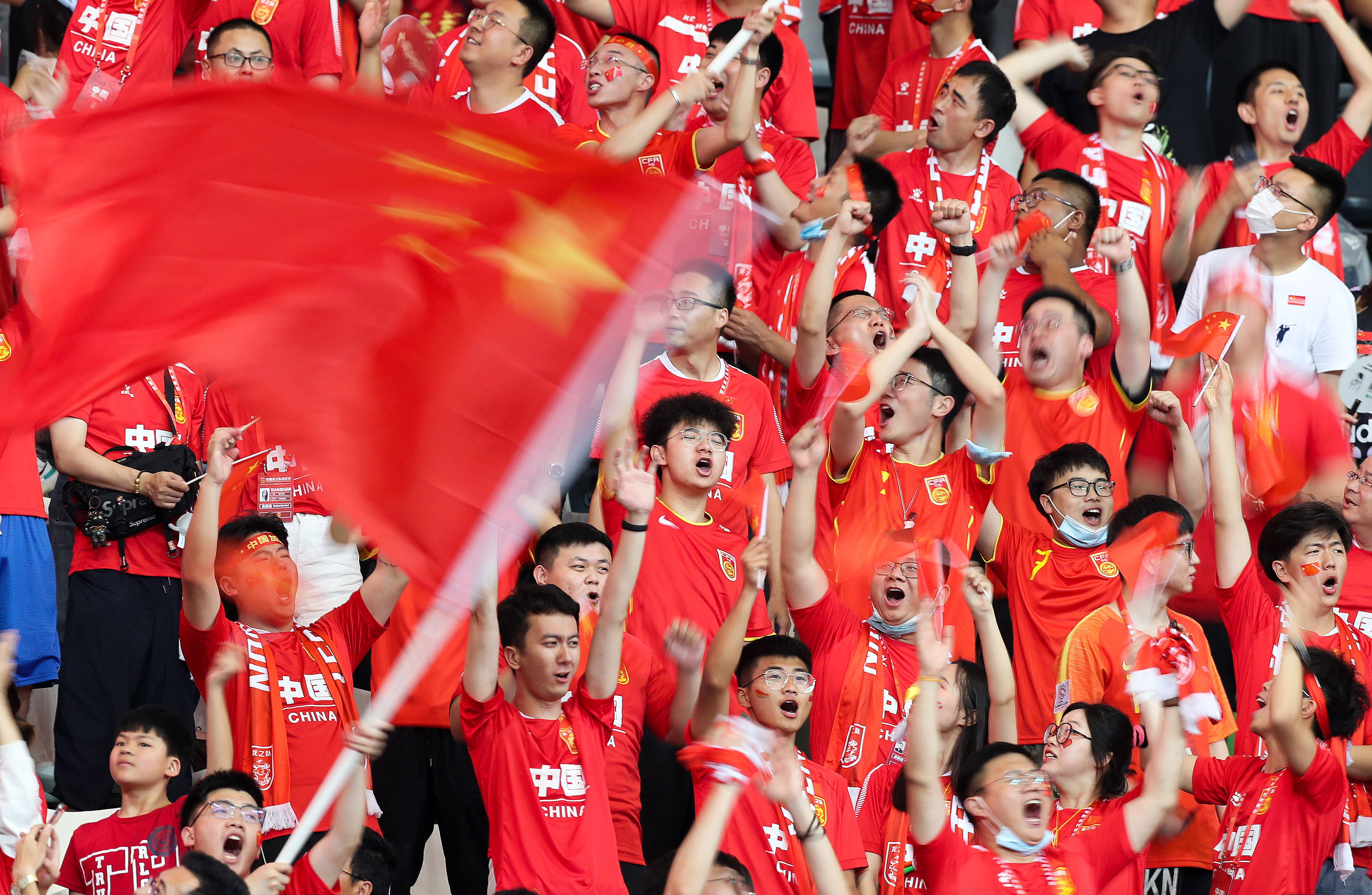 中国足球代表团在国际体育赛事中再创佳绩