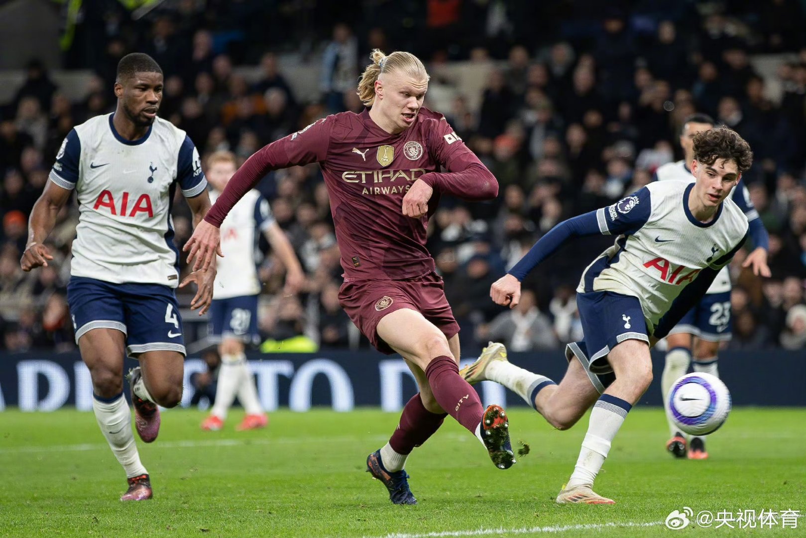 桑德兰客场不敌曼城，遭遇两连败