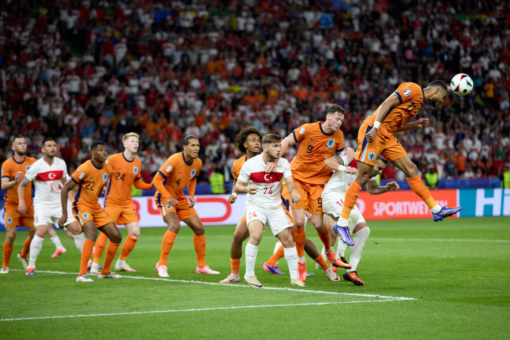 澳大利亚队遥遥领先成功晋级国际足球赛次轮的简单介绍