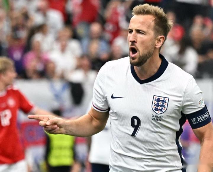 包含斯洛文尼亚逆转阿尔巴尼亚，晋级淘汰赛的词条