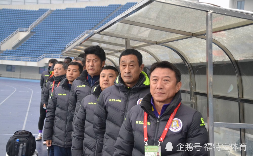 队员们用实力征服赛场，赢得掌声和尊重