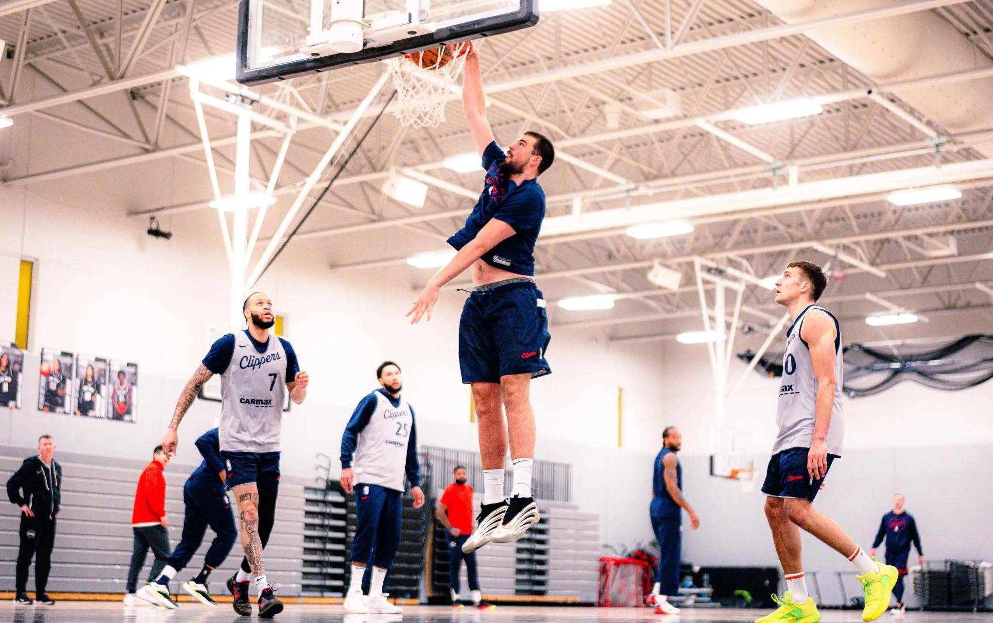 快船不敌黄蜂，哈雷尔全场分难救主