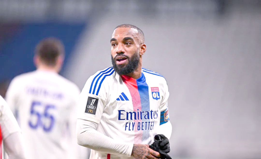 关于里昂签下新援，拟调整首发阵容的信息