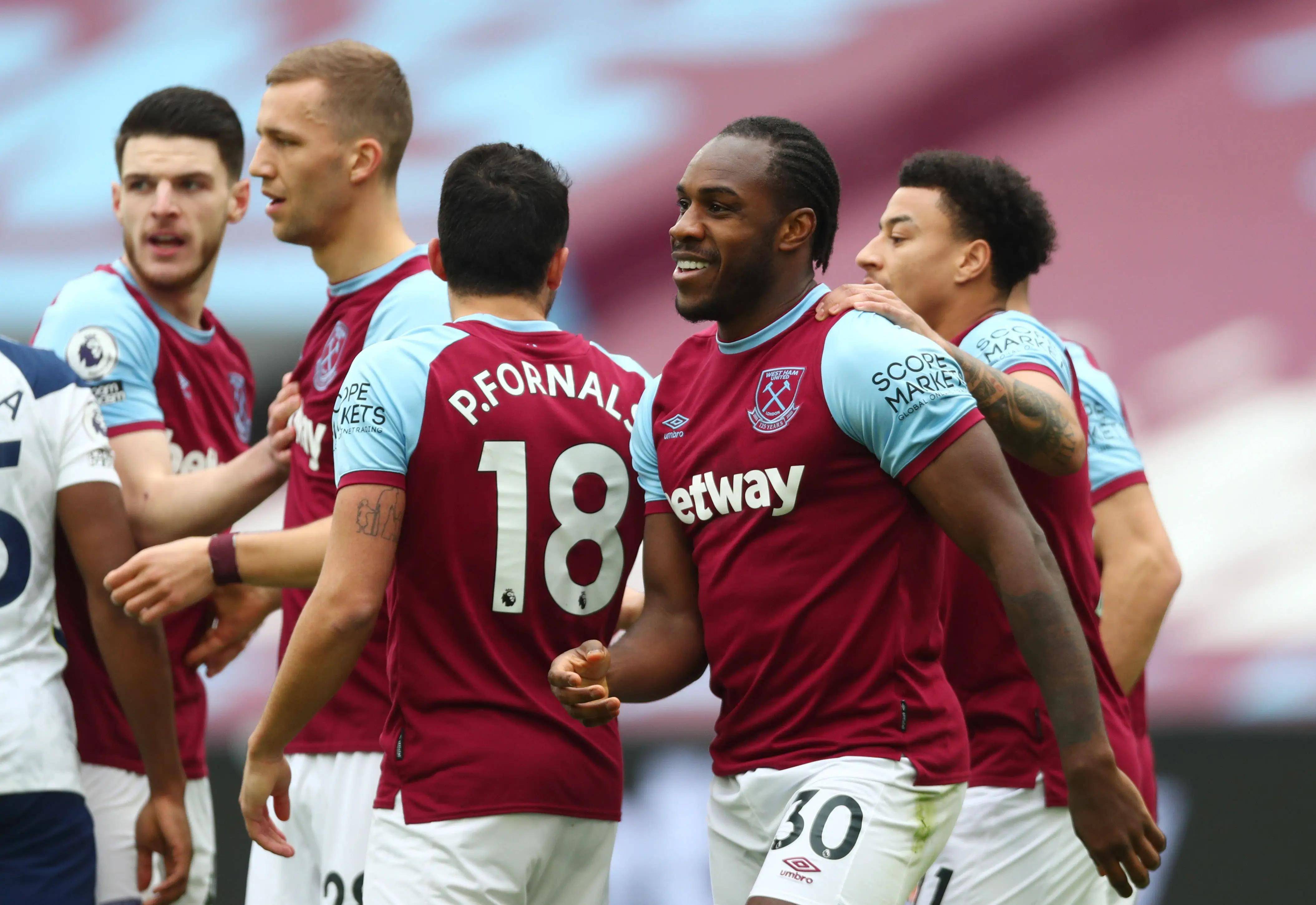 利物浦主场大胜富勒姆，稳固追赶英超领先地位