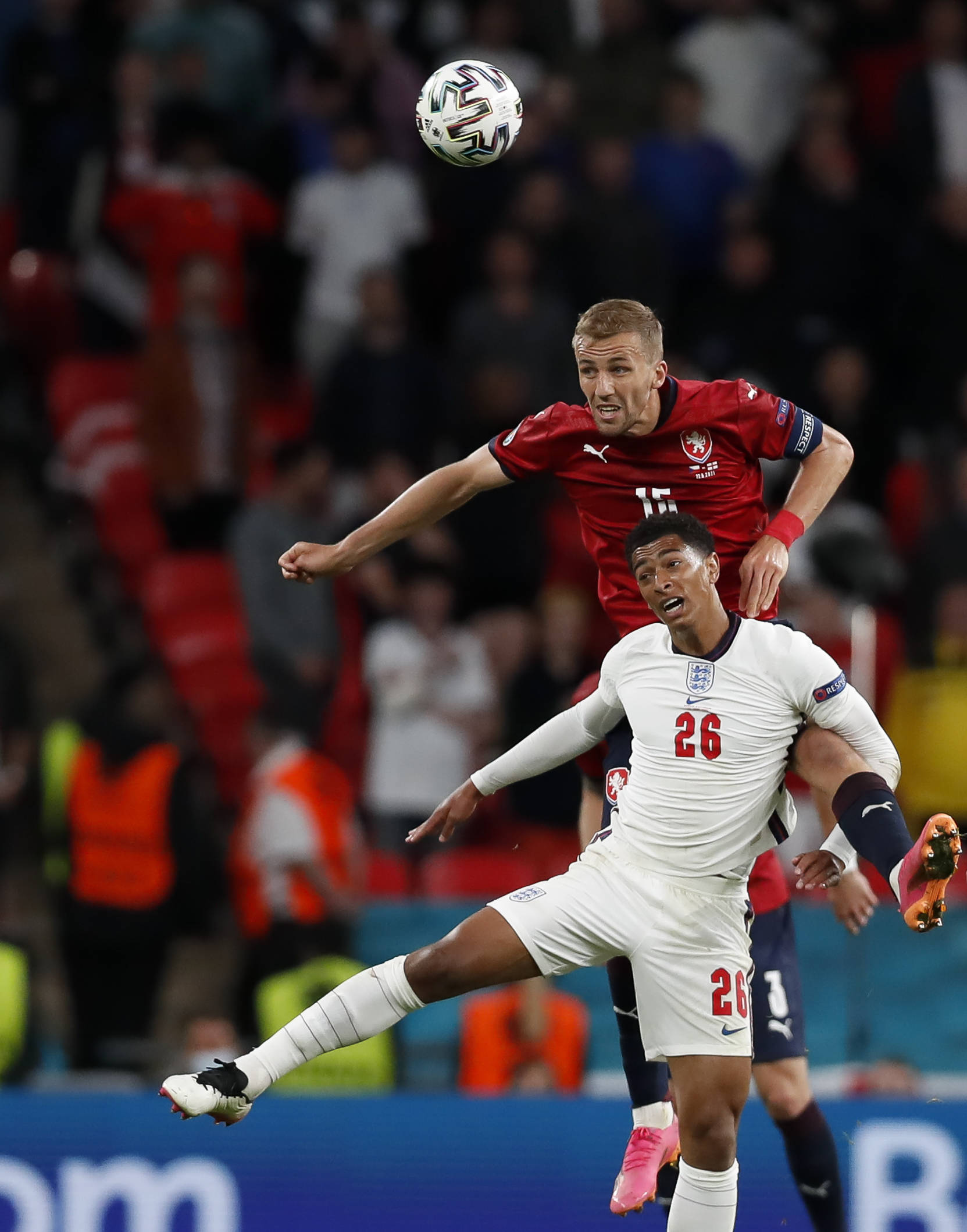 欧洲足球擂台争霸，强队实力对决！