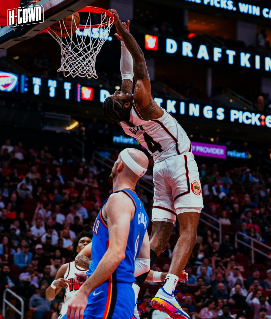 火箭队全队表现出色，以大比分击败对手