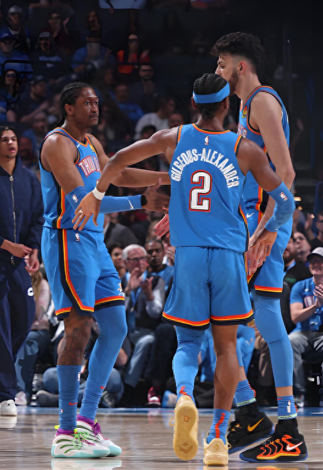 活塞主场战胜勇士，开启胜利之门